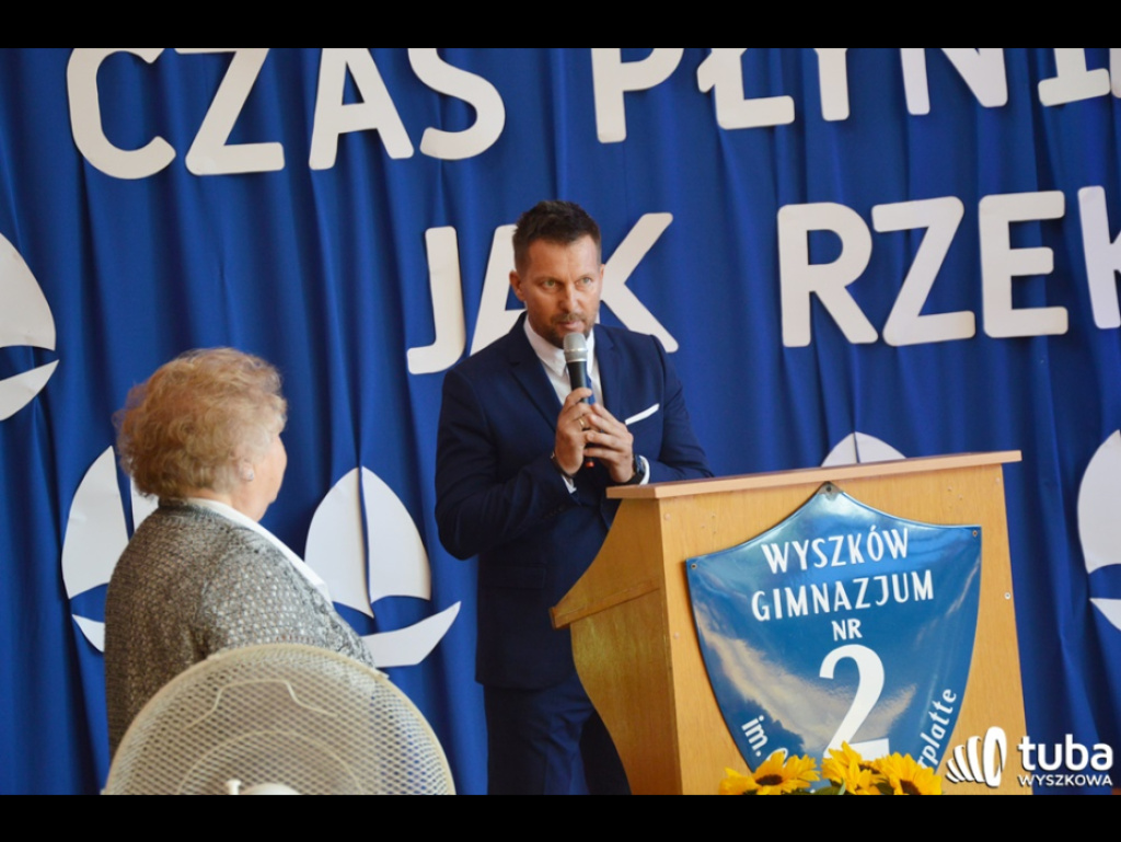 Historyczna chwila w Gimnazjum nr 2. Uczniowie ostatniego rocznika zakończyli naukę