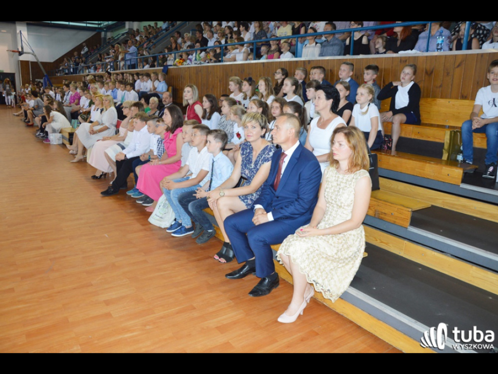 Nadeszły wakacje...  Uczniowie SP nr 5 i Gimnazjum nr 1 zakończyli rok szkolny 2018/ 2019