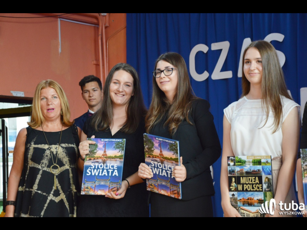 Historyczna chwila w Gimnazjum nr 2. Uczniowie ostatniego rocznika zakończyli naukę