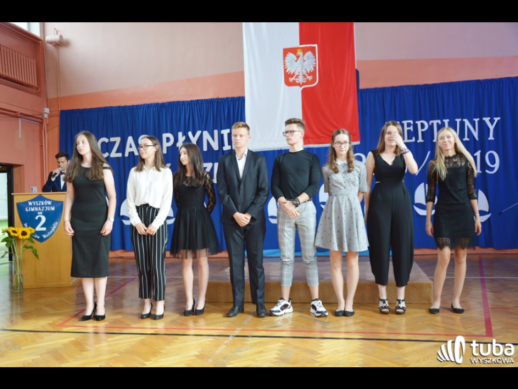 Historyczna chwila w Gimnazjum nr 2. Uczniowie ostatniego rocznika zakończyli naukę