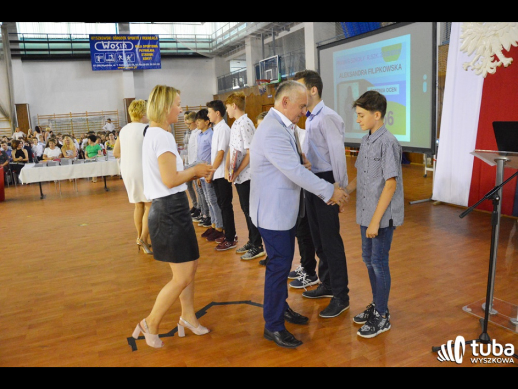 Nadeszły wakacje...  Uczniowie SP nr 5 i Gimnazjum nr 1 zakończyli rok szkolny 2018/ 2019