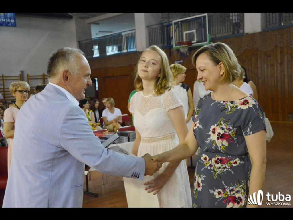 Nadeszły wakacje...  Uczniowie SP nr 5 i Gimnazjum nr 1 zakończyli rok szkolny 2018/ 2019