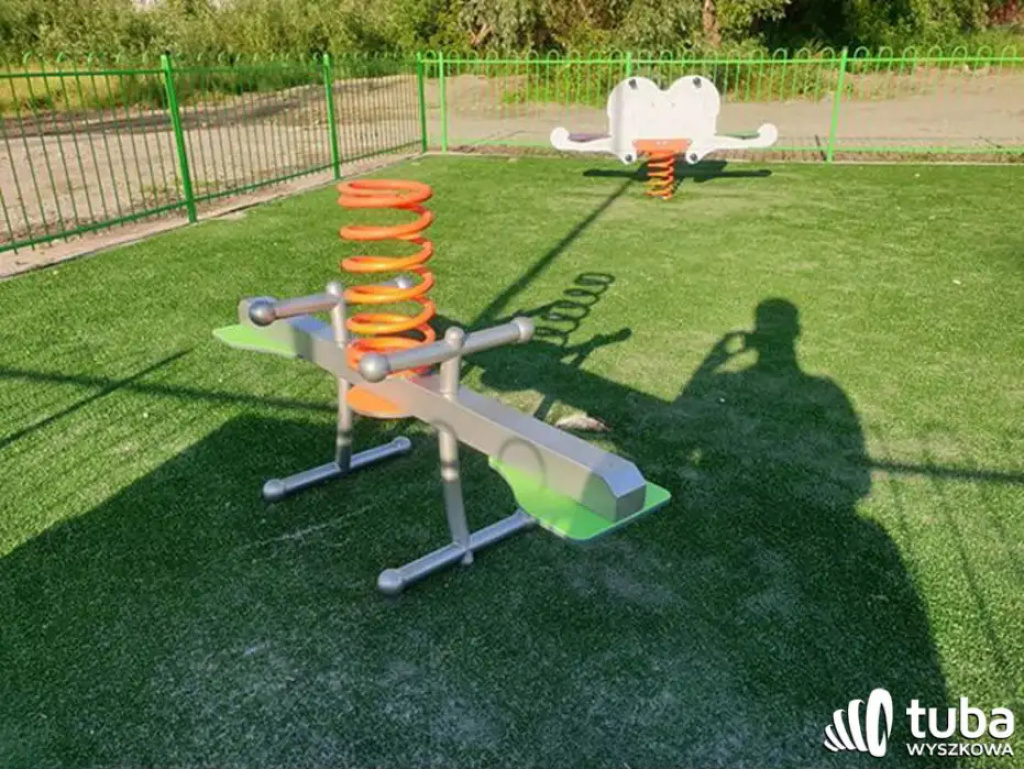 Ledwie oddany do użytku plac zabaw już zdewastowany (AKTUALIZACJA)