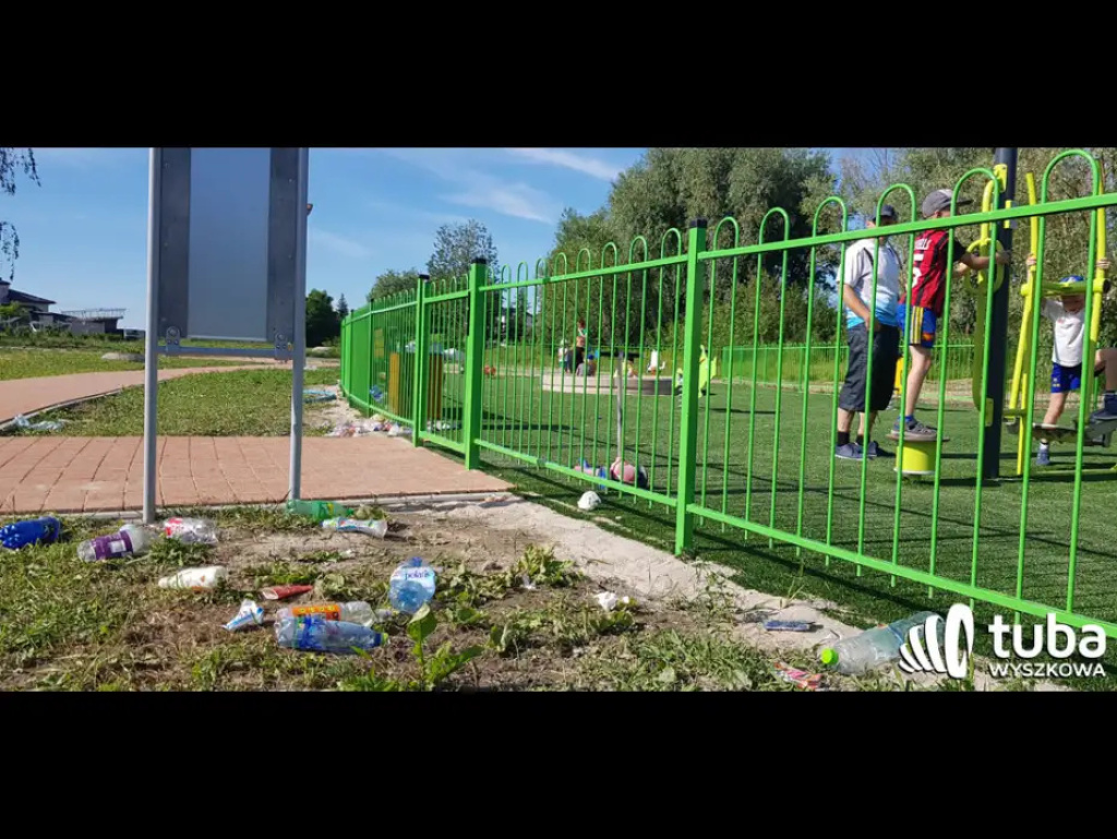 Ledwie oddany do użytku plac zabaw już zdewastowany (AKTUALIZACJA)