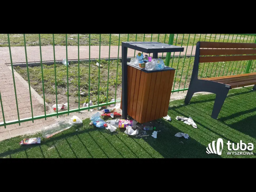 Ledwie oddany do użytku plac zabaw już zdewastowany (AKTUALIZACJA)