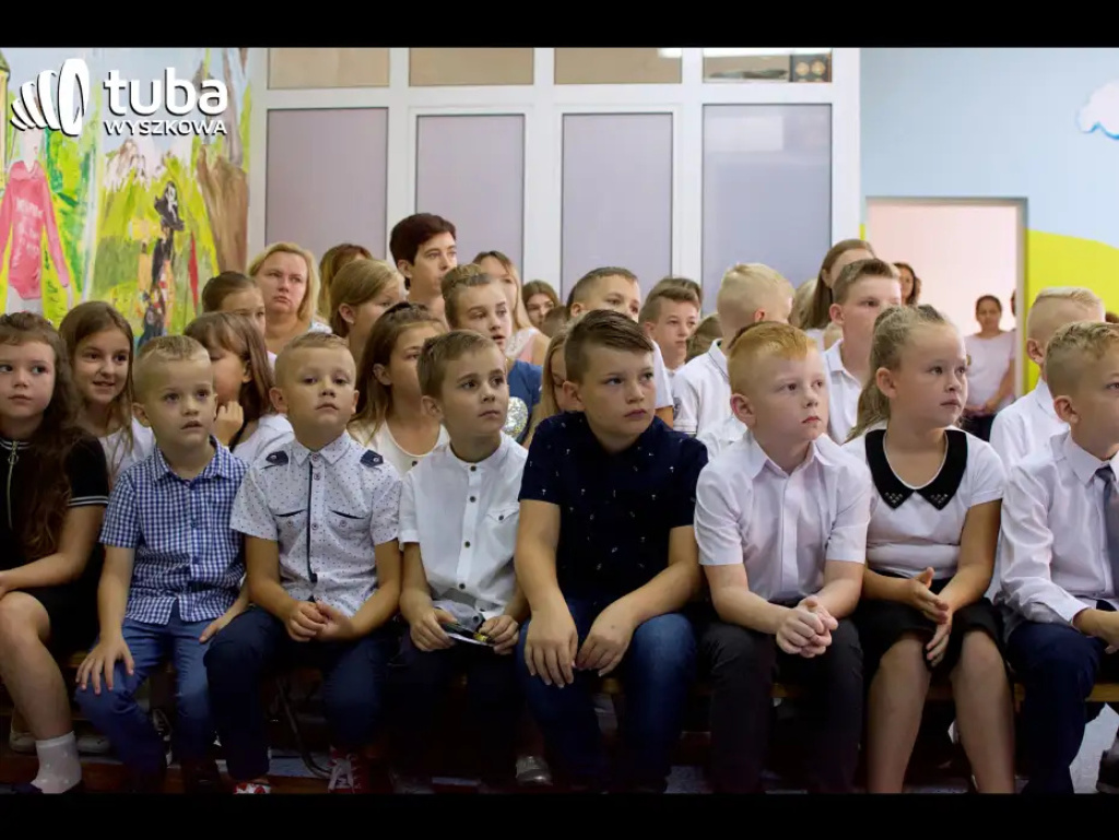 „Sprawmy, by to miejsce było dla wszystkich jeszcze bardziej przyjazne”. Powitali rok szkolny z nową dyrektor