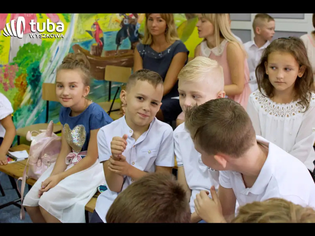 „Sprawmy, by to miejsce było dla wszystkich jeszcze bardziej przyjazne”. Powitali rok szkolny z nową dyrektor