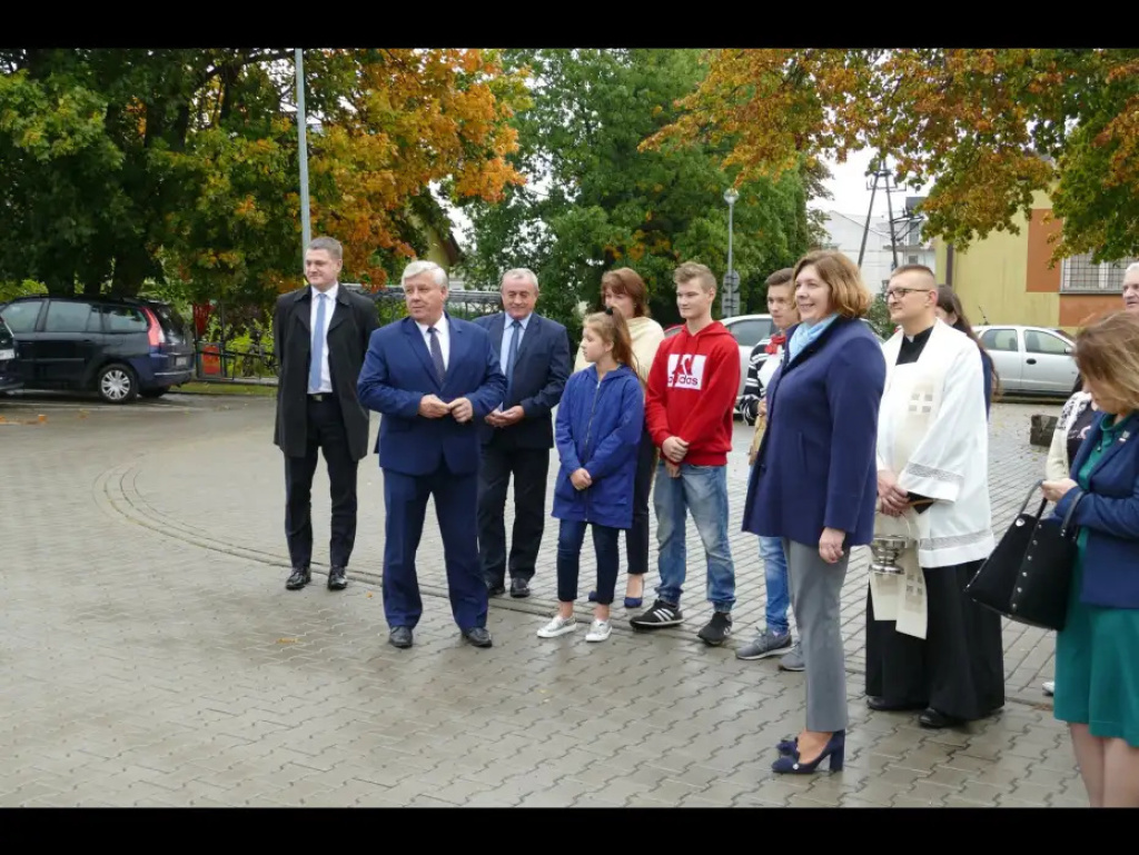 Ścieżka edukacyjna i nowy samochód dla Ośrodka Szkolno-Wychowawczego