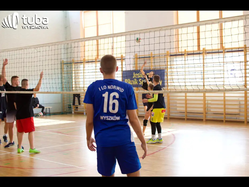 „Czosnki” na podium. Jesienny piknik sportowy za nami