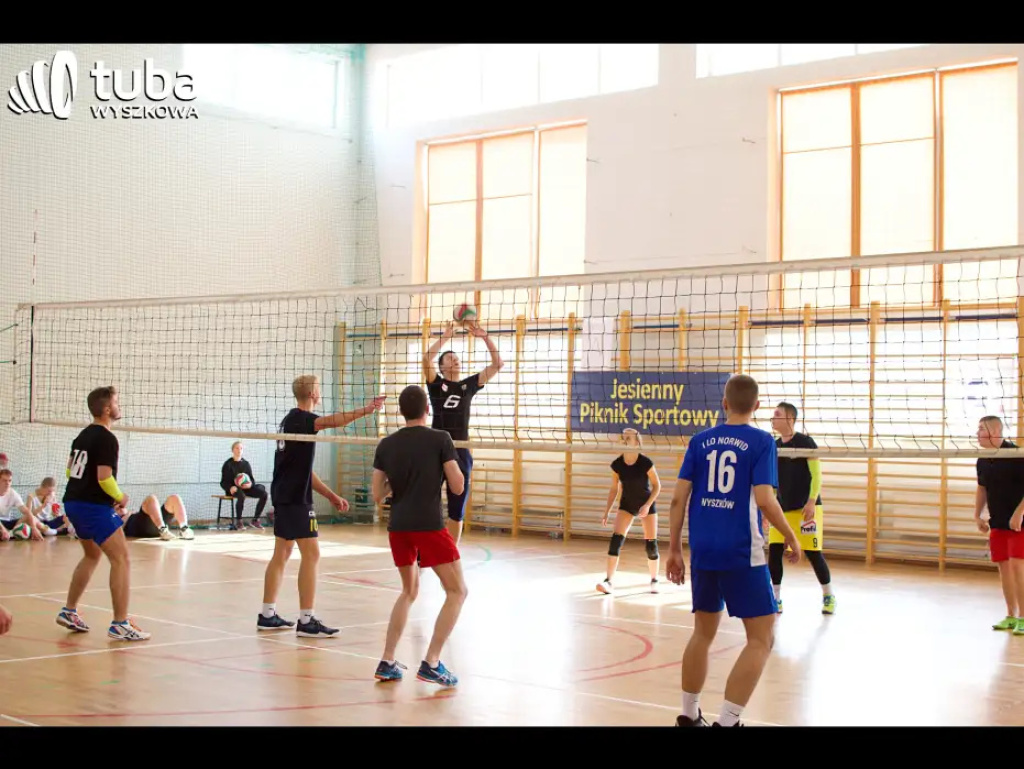 „Czosnki” na podium. Jesienny piknik sportowy za nami