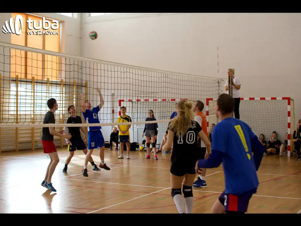 „Czosnki” na podium. Jesienny piknik sportowy za nami