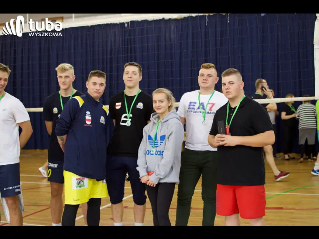 „Czosnki” na podium. Jesienny piknik sportowy za nami
