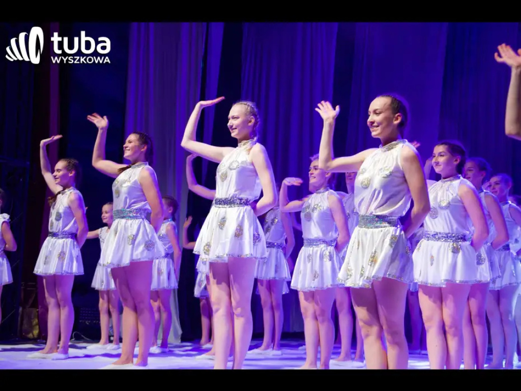 „sNOw WAY! Świąteczne show Sylaby