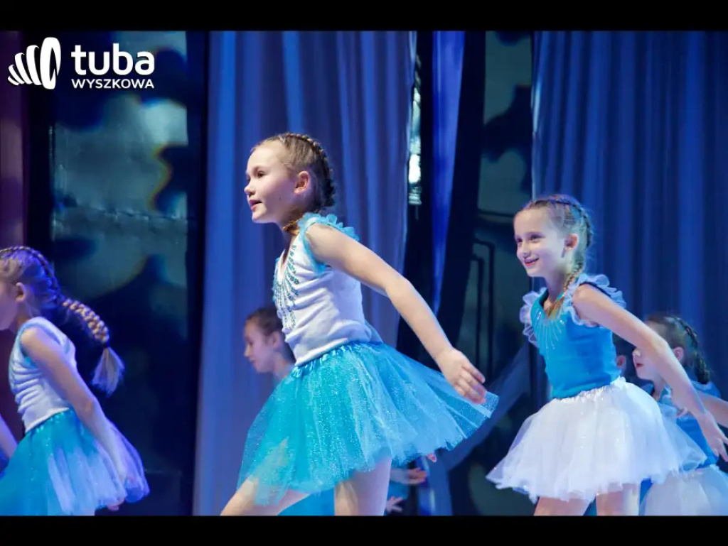 „sNOw WAY! Świąteczne show Sylaby