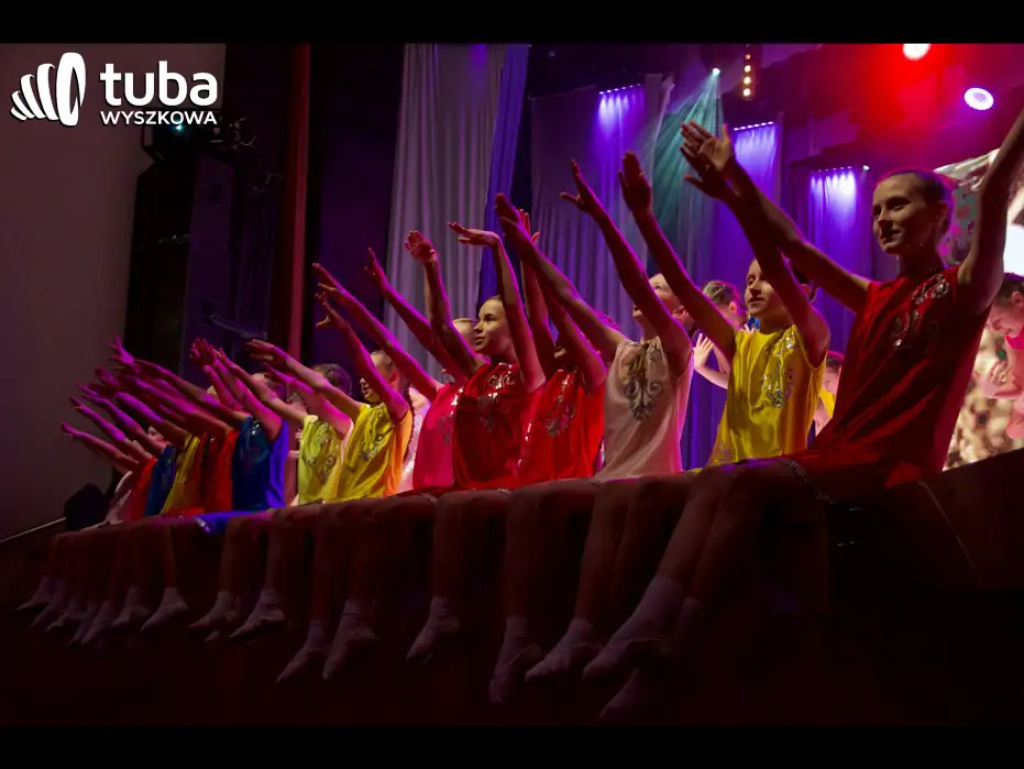 „sNOw WAY! Świąteczne show Sylaby