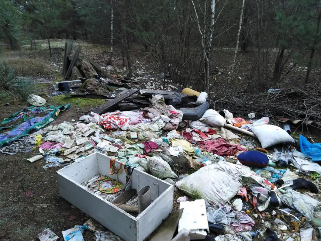 Wydmy toną w śmieciach. Mieszkańcy zbierają pieniądze na ich posprzątanie