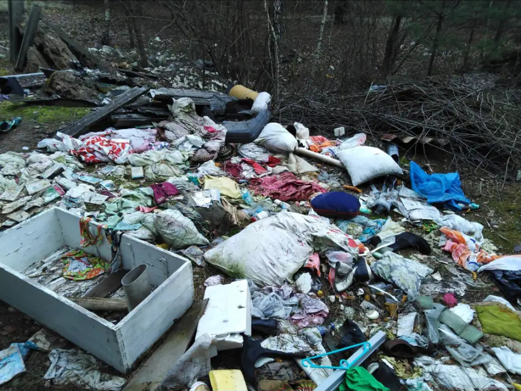 Wydmy toną w śmieciach. Mieszkańcy zbierają pieniądze na ich posprzątanie