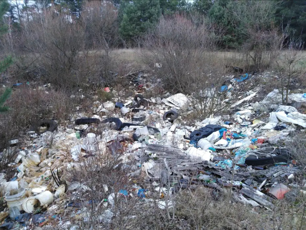 Wydmy toną w śmieciach. Mieszkańcy zbierają pieniądze na ich posprzątanie