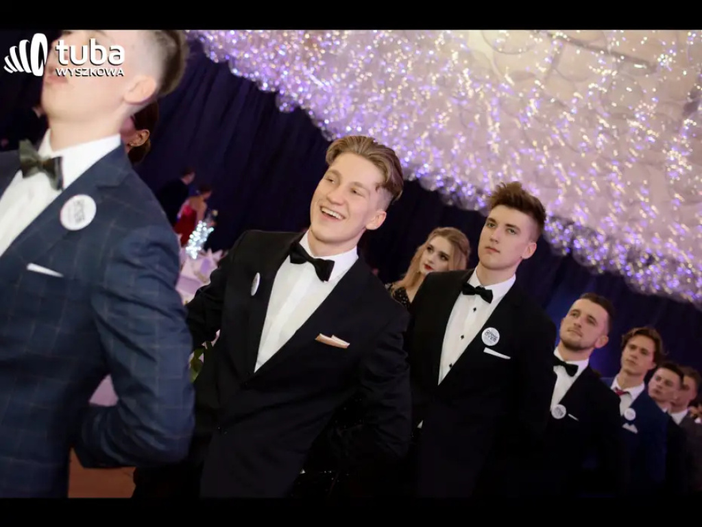 Na sto dni przed rozdaniem maturalnych Oskarów... Studniówka w I LO w Wyszkowie (video)