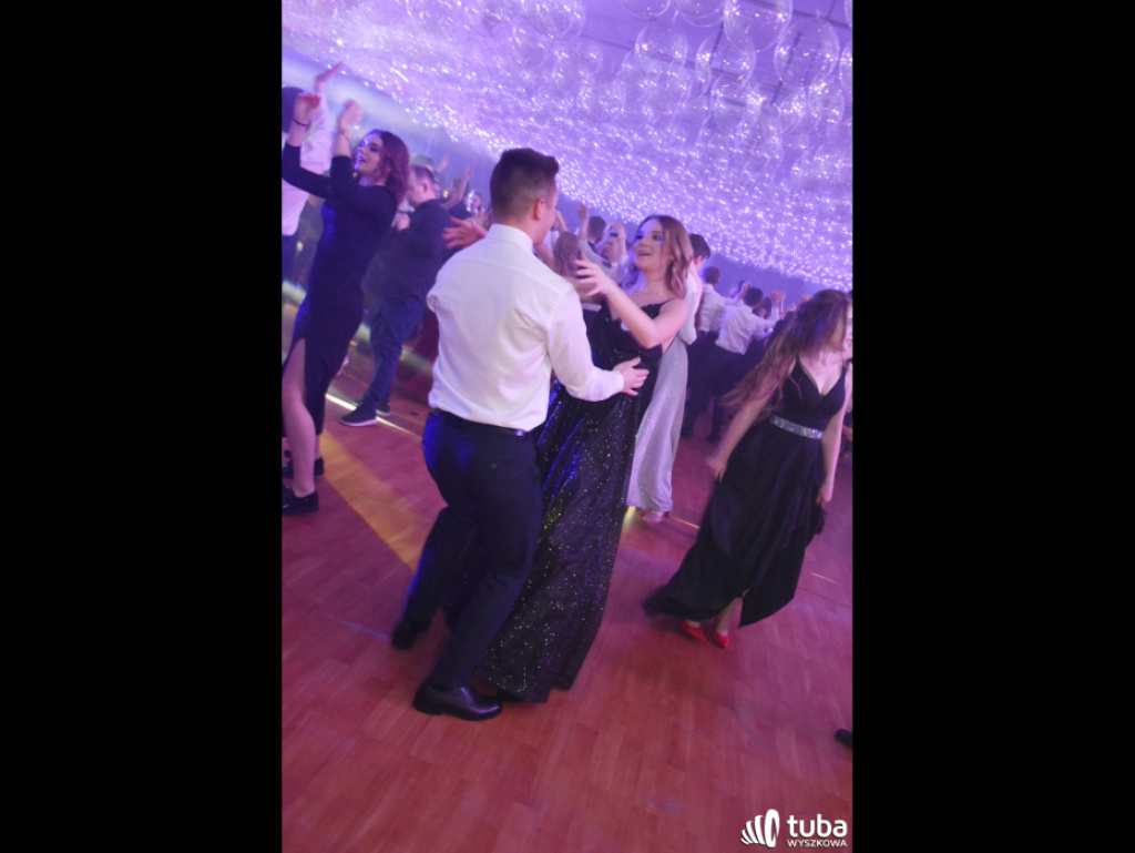Na sto dni przed rozdaniem maturalnych Oskarów... Studniówka w I LO w Wyszkowie (video)