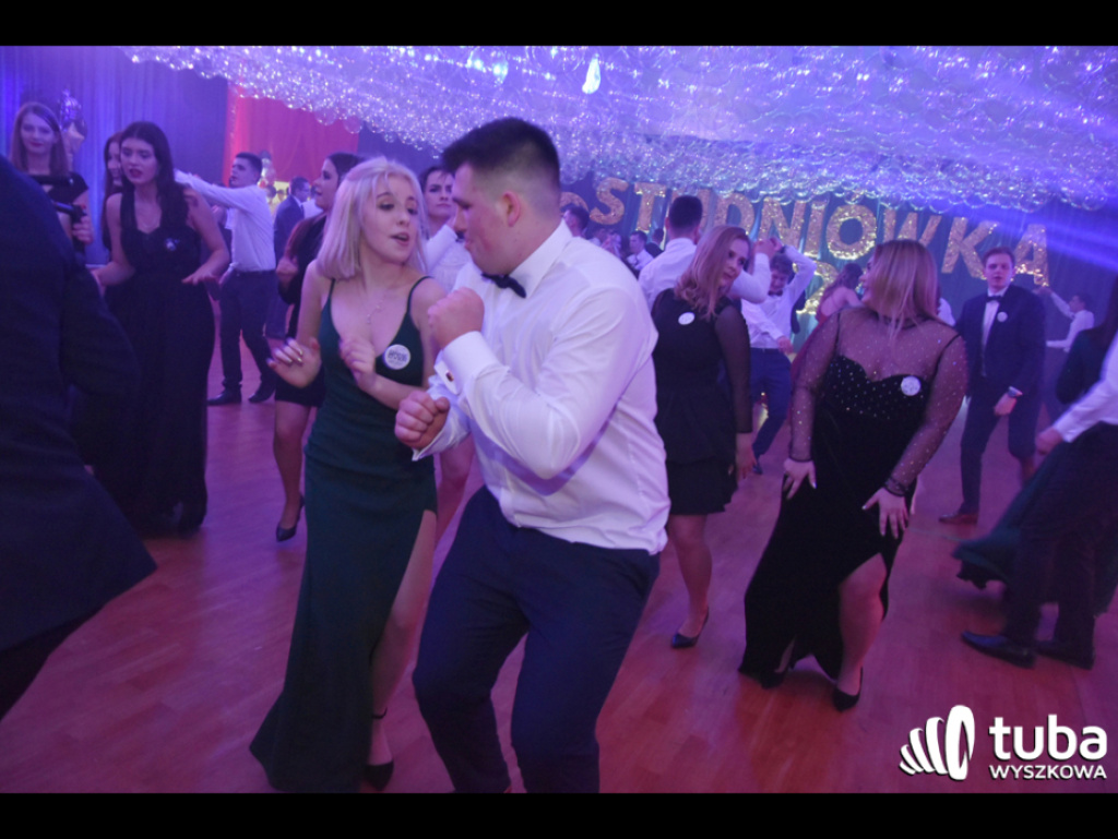 Na sto dni przed rozdaniem maturalnych Oskarów... Studniówka w I LO w Wyszkowie (video)