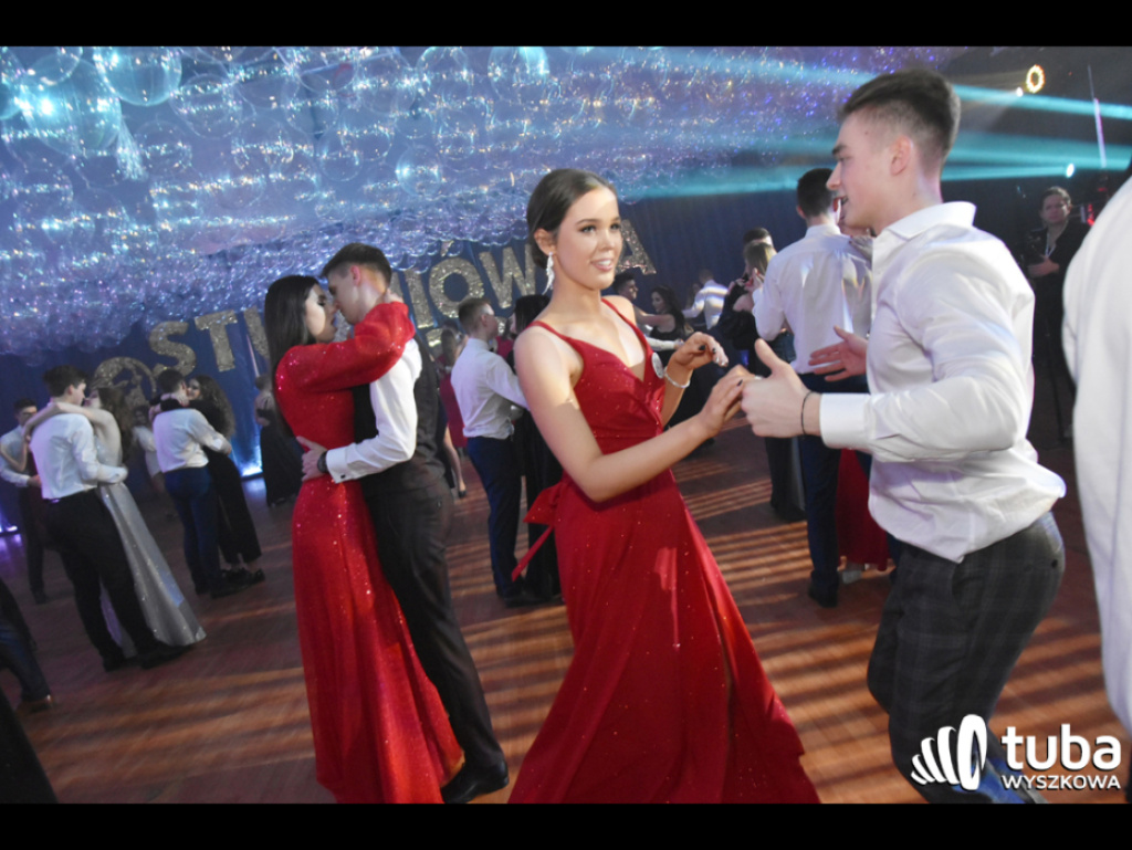 Na sto dni przed rozdaniem maturalnych Oskarów... Studniówka w I LO w Wyszkowie (video)