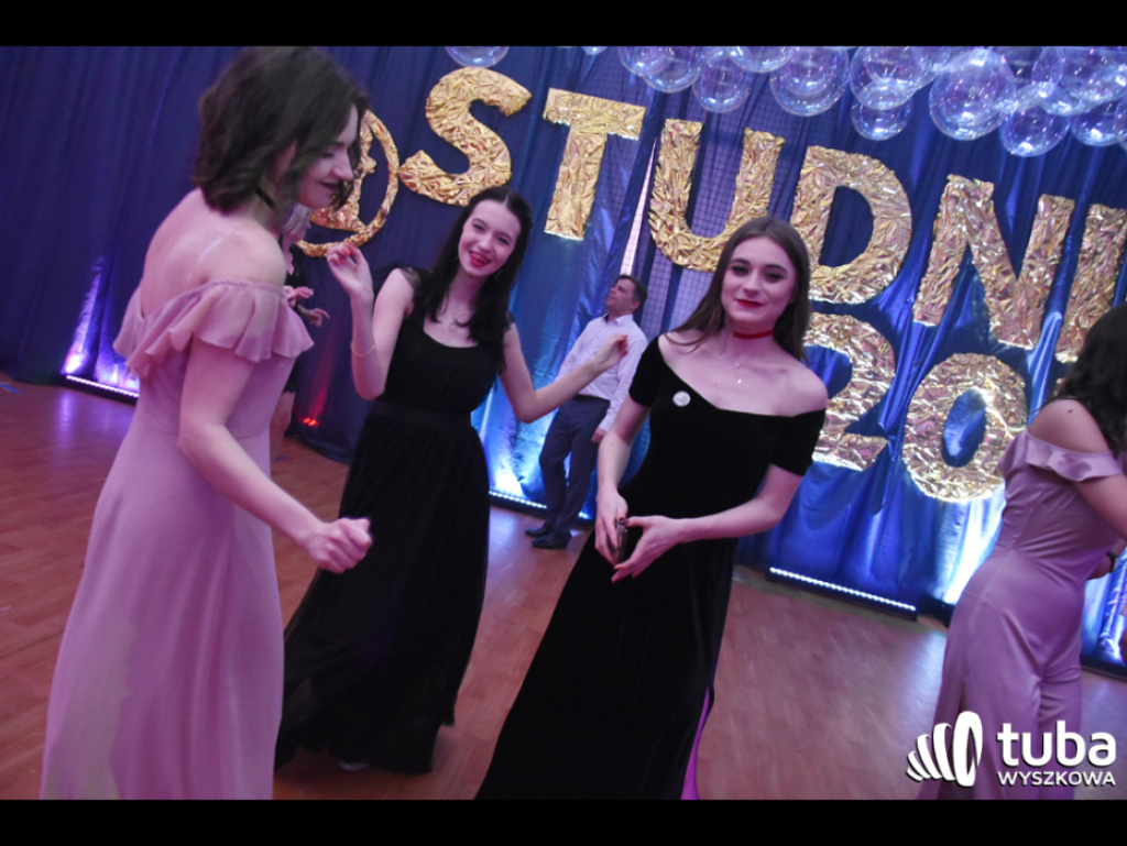 Na sto dni przed rozdaniem maturalnych Oskarów... Studniówka w I LO w Wyszkowie (video)