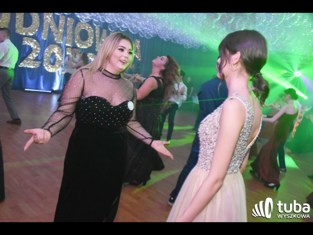 Na sto dni przed rozdaniem maturalnych Oskarów... Studniówka w I LO w Wyszkowie (video)
