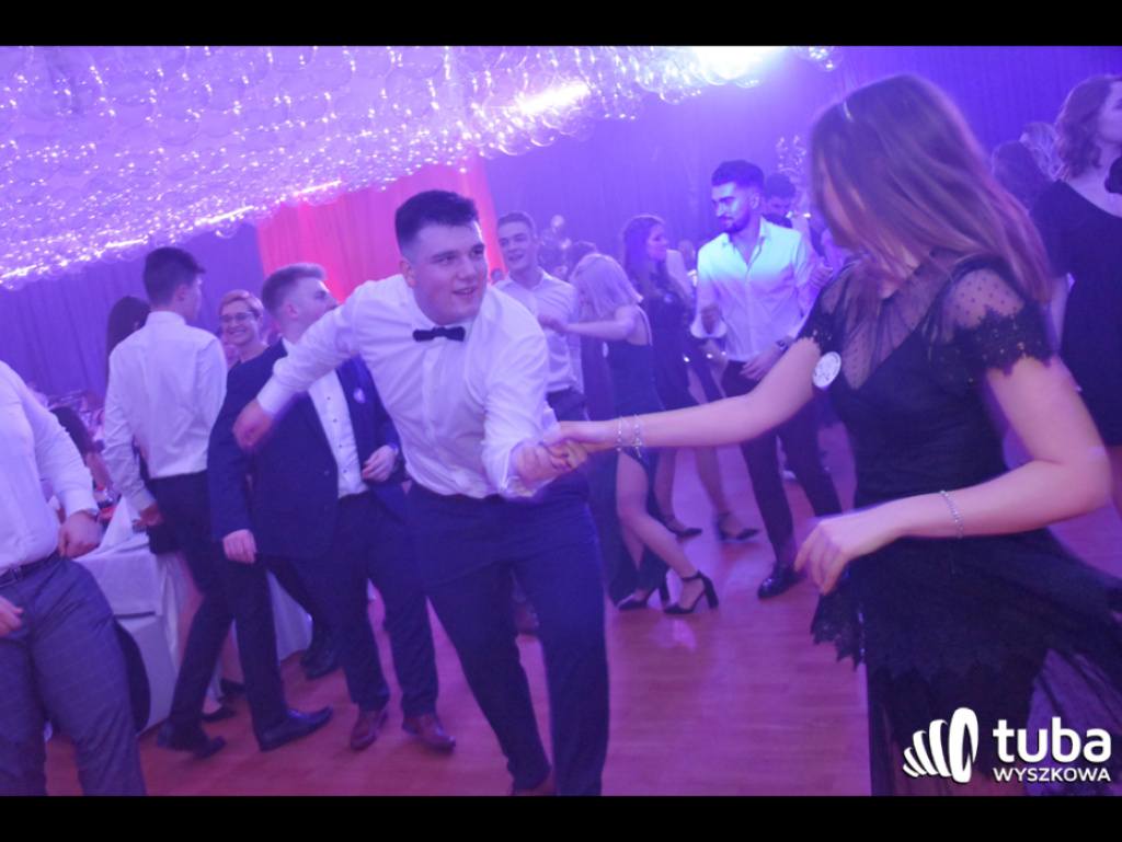 Na sto dni przed rozdaniem maturalnych Oskarów... Studniówka w I LO w Wyszkowie (video)