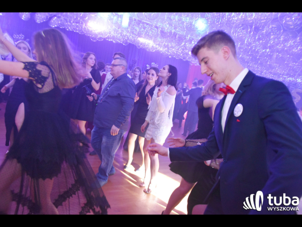 Na sto dni przed rozdaniem maturalnych Oskarów... Studniówka w I LO w Wyszkowie (video)
