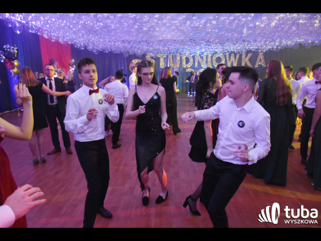 Na sto dni przed rozdaniem maturalnych Oskarów... Studniówka w I LO w Wyszkowie (video)