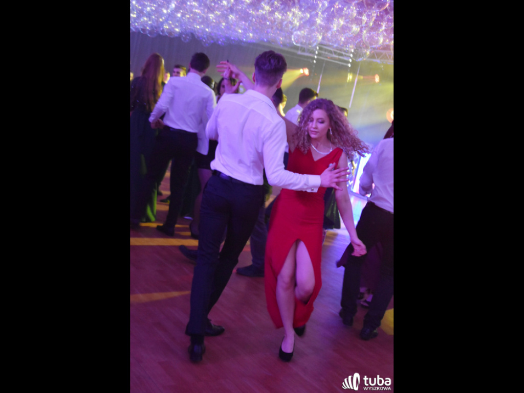 Na sto dni przed rozdaniem maturalnych Oskarów... Studniówka w I LO w Wyszkowie (video)
