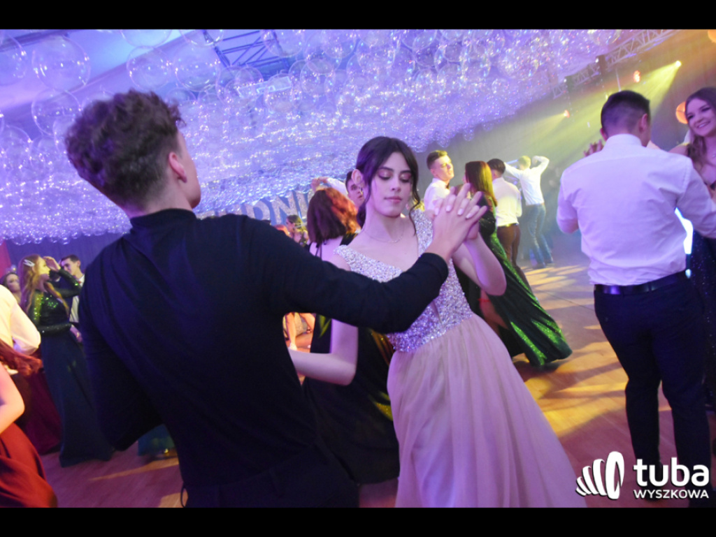 Na sto dni przed rozdaniem maturalnych Oskarów... Studniówka w I LO w Wyszkowie (video)