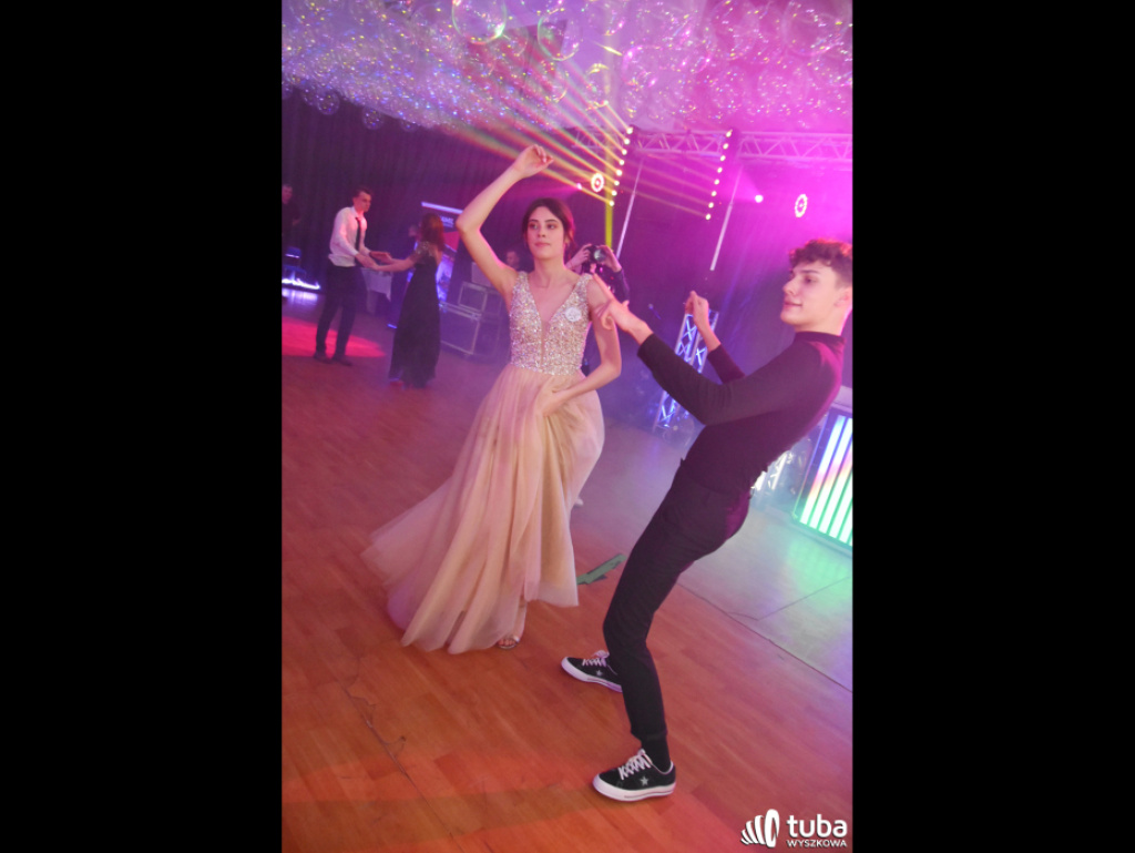 Na sto dni przed rozdaniem maturalnych Oskarów... Studniówka w I LO w Wyszkowie (video)