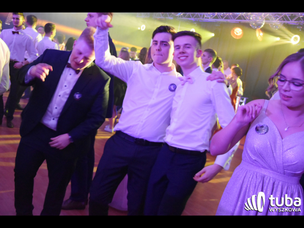 Na sto dni przed rozdaniem maturalnych Oskarów... Studniówka w I LO w Wyszkowie (video)