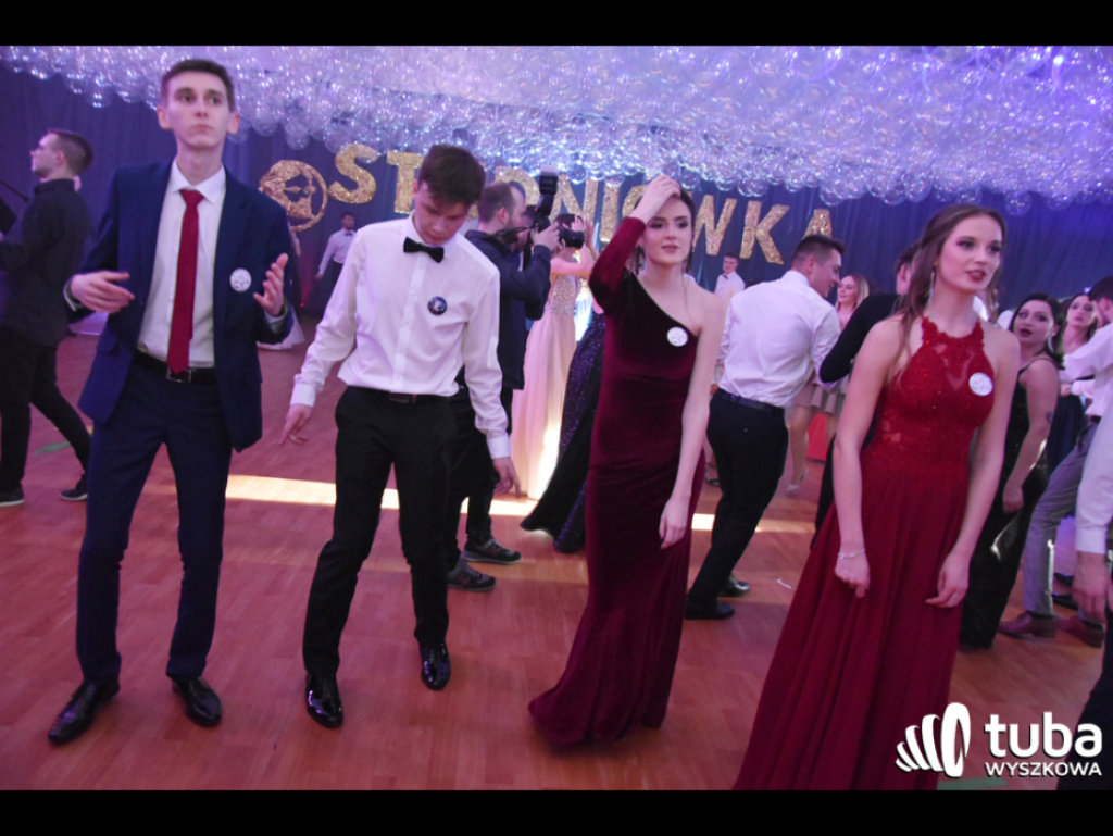 Na sto dni przed rozdaniem maturalnych Oskarów... Studniówka w I LO w Wyszkowie (video)