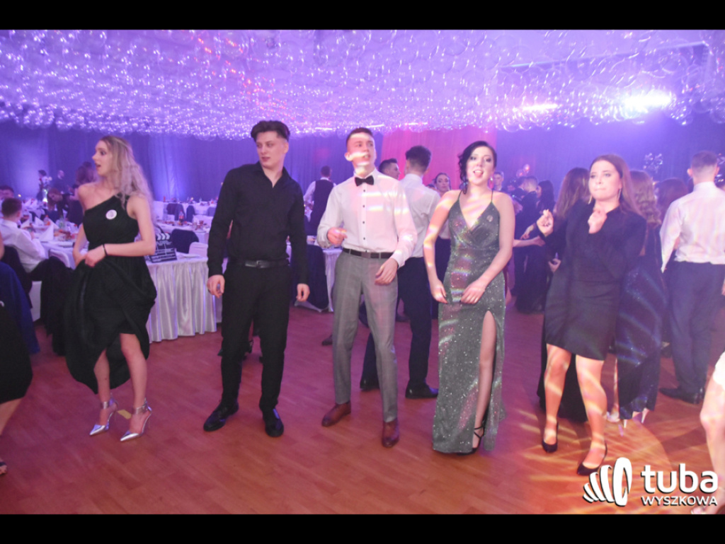 Na sto dni przed rozdaniem maturalnych Oskarów... Studniówka w I LO w Wyszkowie (video)