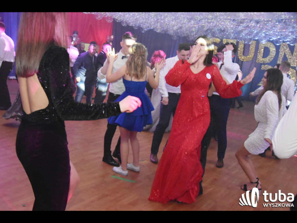 Na sto dni przed rozdaniem maturalnych Oskarów... Studniówka w I LO w Wyszkowie (video)