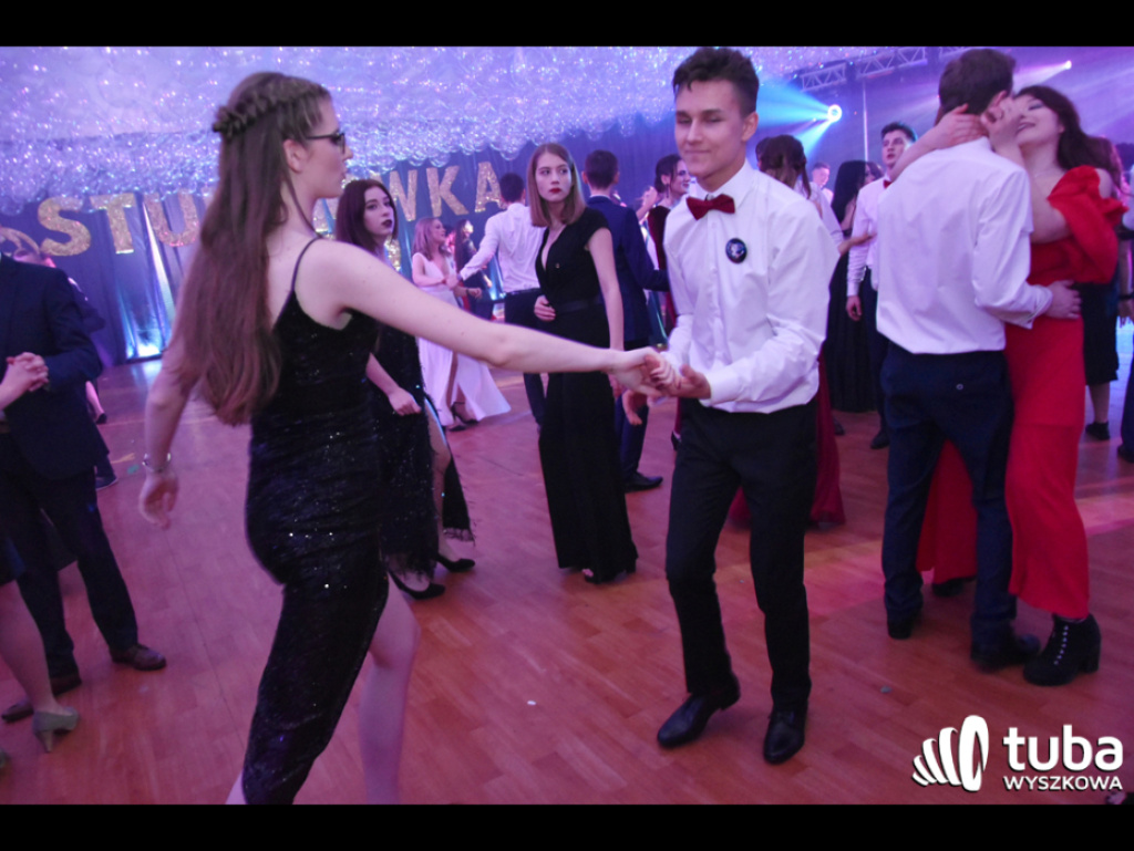 Na sto dni przed rozdaniem maturalnych Oskarów... Studniówka w I LO w Wyszkowie (video)
