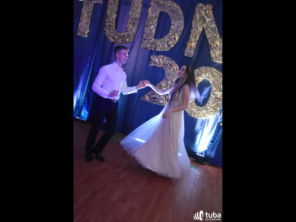 Na sto dni przed rozdaniem maturalnych Oskarów... Studniówka w I LO w Wyszkowie (video)