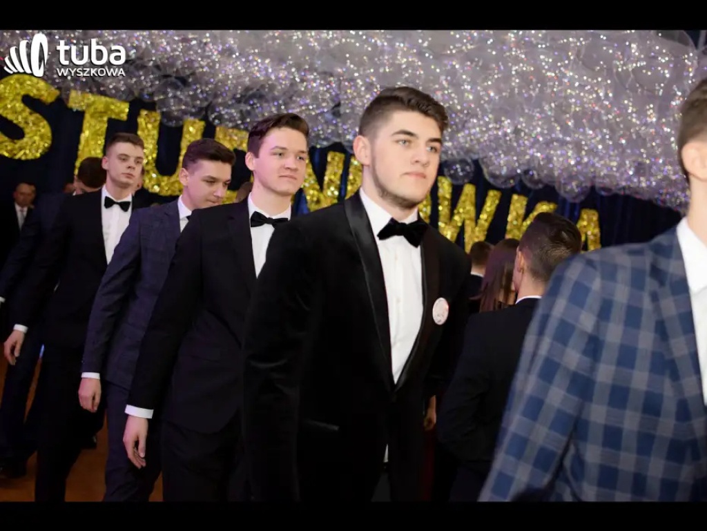 Na sto dni przed rozdaniem maturalnych Oskarów... Studniówka w I LO w Wyszkowie (video)
