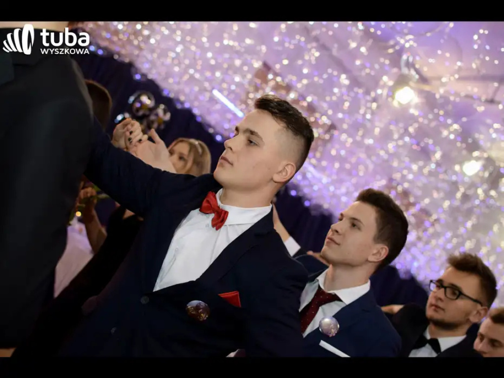 Na sto dni przed rozdaniem maturalnych Oskarów... Studniówka w I LO w Wyszkowie (video)