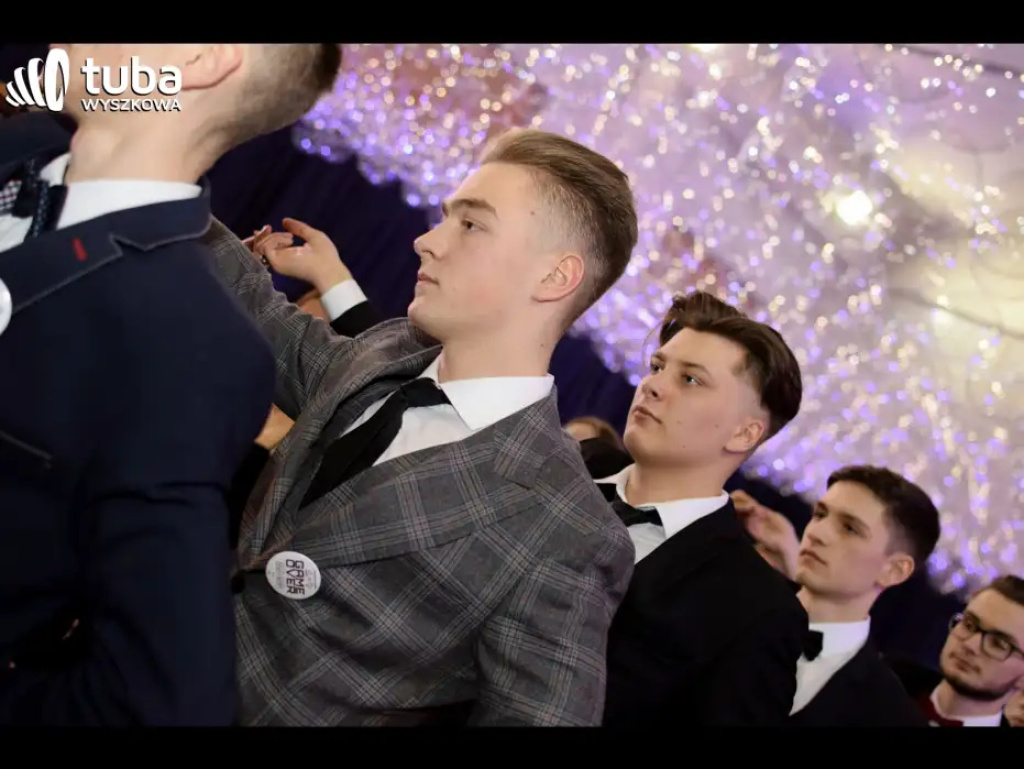 Na sto dni przed rozdaniem maturalnych Oskarów... Studniówka w I LO w Wyszkowie (video)