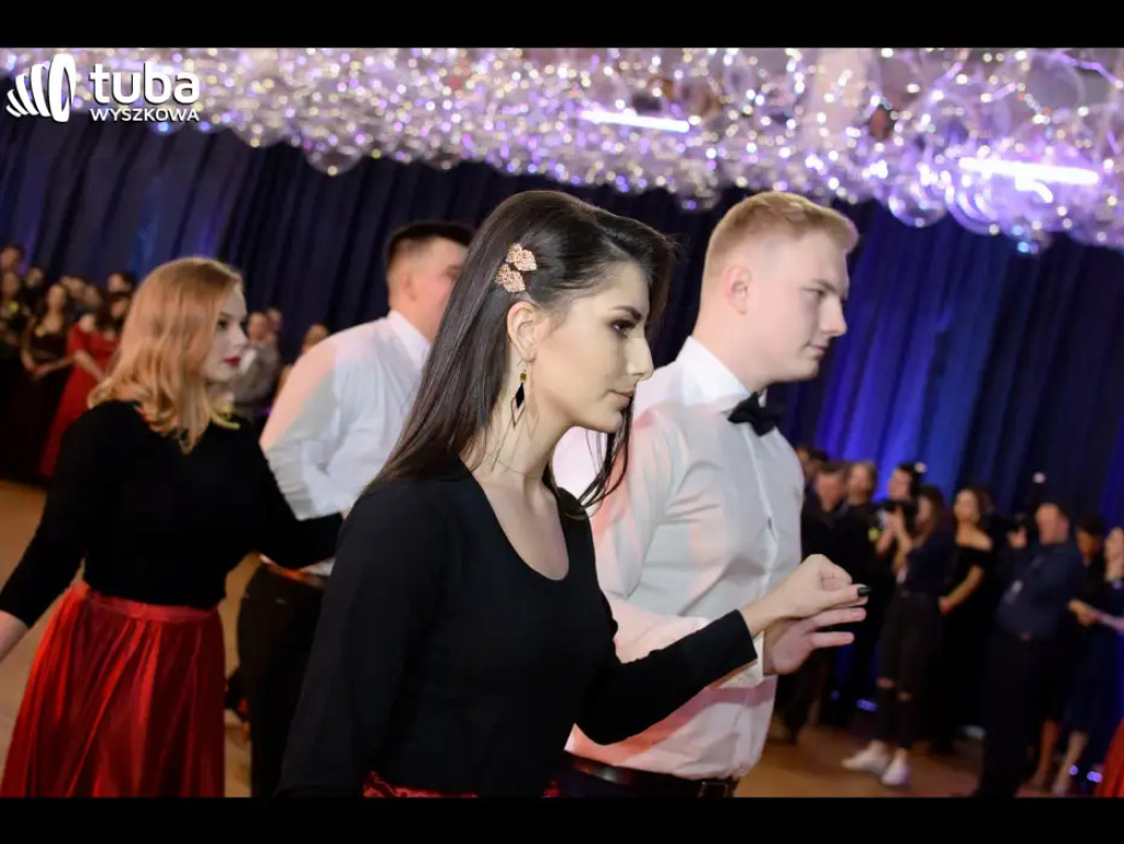 Na sto dni przed rozdaniem maturalnych Oskarów... Studniówka w I LO w Wyszkowie (video)