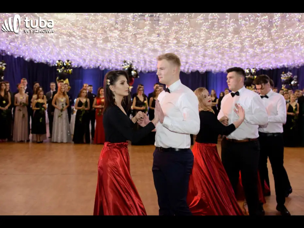 Na sto dni przed rozdaniem maturalnych Oskarów... Studniówka w I LO w Wyszkowie (video)
