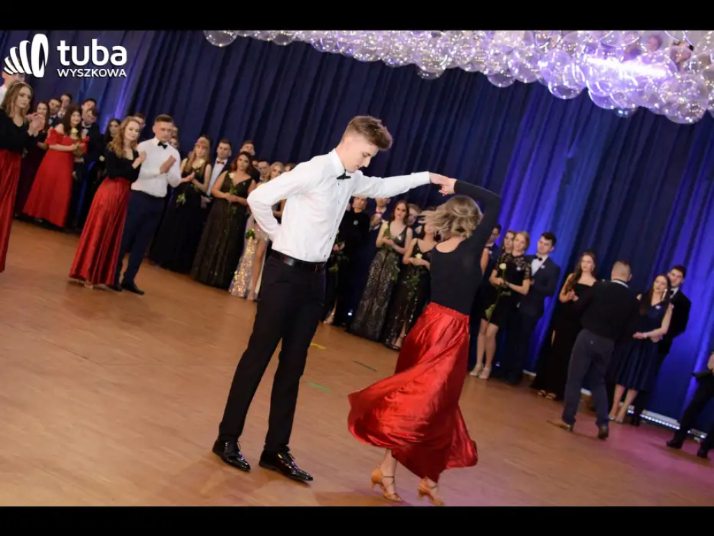 Na sto dni przed rozdaniem maturalnych Oskarów... Studniówka w I LO w Wyszkowie (video)