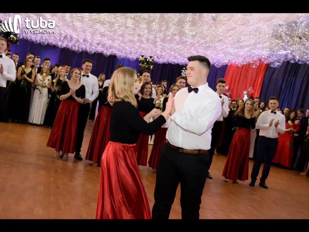 Na sto dni przed rozdaniem maturalnych Oskarów... Studniówka w I LO w Wyszkowie (video)
