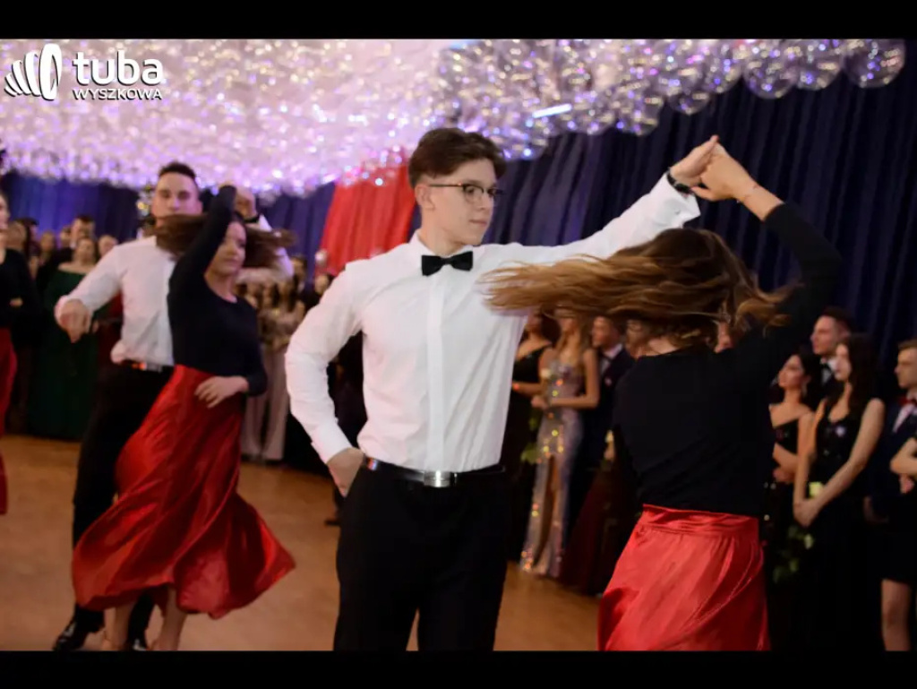 Na sto dni przed rozdaniem maturalnych Oskarów... Studniówka w I LO w Wyszkowie (video)