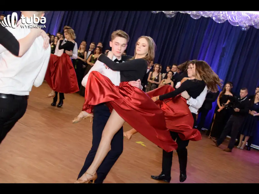 Na sto dni przed rozdaniem maturalnych Oskarów... Studniówka w I LO w Wyszkowie (video)