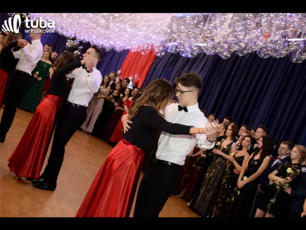 Na sto dni przed rozdaniem maturalnych Oskarów... Studniówka w I LO w Wyszkowie (video)